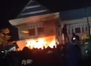 Demo Ribuan Mahasiswa di Majene Ricuh, Tuntut DPRD Dibubarkan
