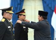 Presiden Prabowo Anugerahkan Pangkat Istimewa kepada Dua Purnawirawan TNI dan Polri